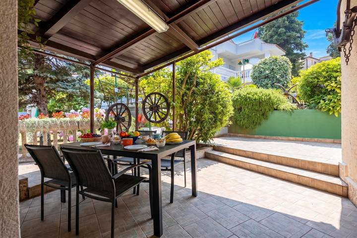 Beach House Astrid Malinska in Malinska-Dubašnica, Krk