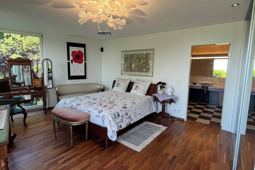 Panoramic spacious House with Garden & Garage. Sleep 6. Kids welcome. No pets. in Muttenz, Region Basel RDK