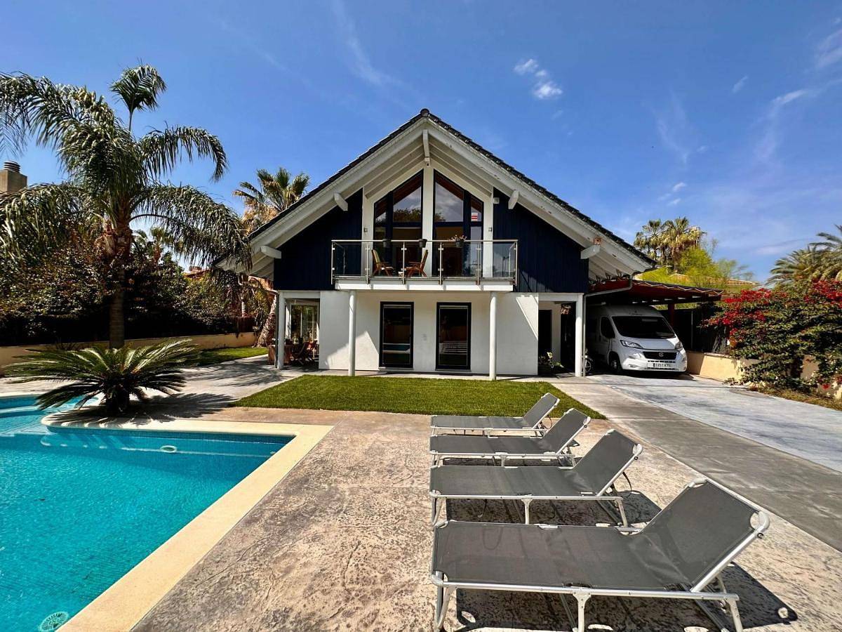 Villa in Villanueva y Geltrú, Garraf