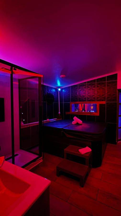 Hôtel pour 2 personnes, avec Jacuzzi et Terrasse ainsi que Jardin et Vue