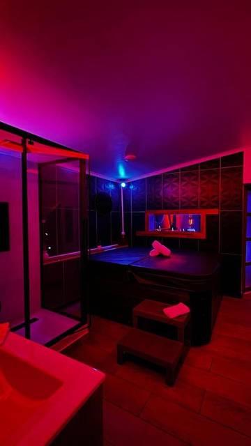 Hôtel pour 2 personnes, avec terrasse ainsi que jacuzzi et jardin dans Île de France