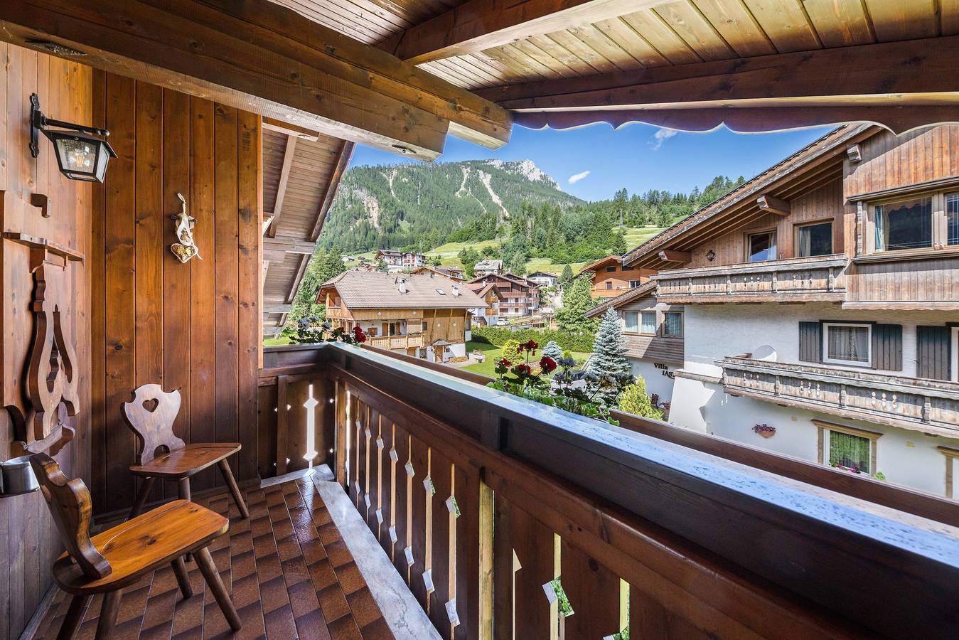 Entire apartment, Holiday Apartment "Residence Lastè Roda de Vael" with Mountain Viewe in Moena, Dolomiti Superski