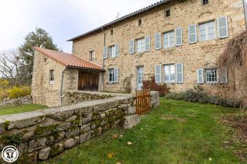 Gîte pour 5 personnes, avec jardin, animaux acceptés dans Auvergne-Rhône-Alpes