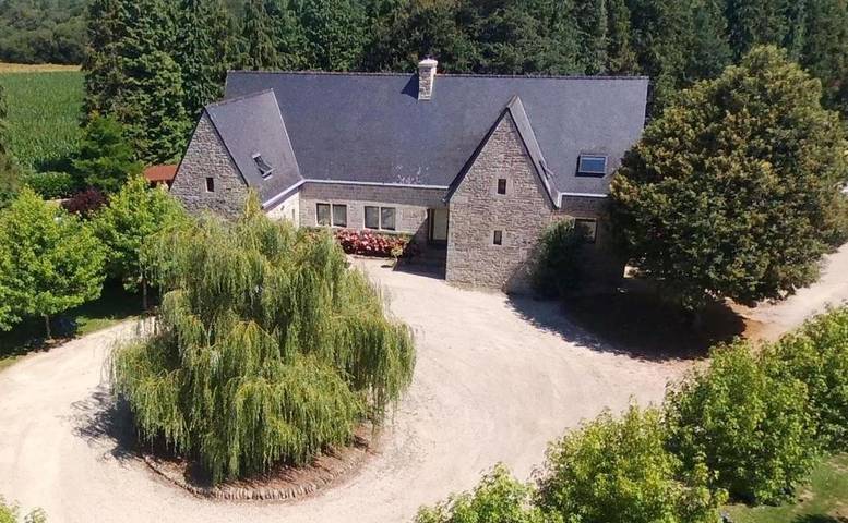 Maison d’hôte pour 2 personnes, avec jacuzzi et jardin ainsi que sauna et piscine à Mellac