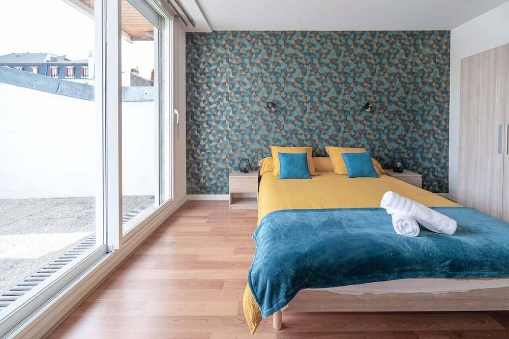 Entire apartment, Grand appartement climatisé, 3 chambres, terrasse in Vichy, Vichy region