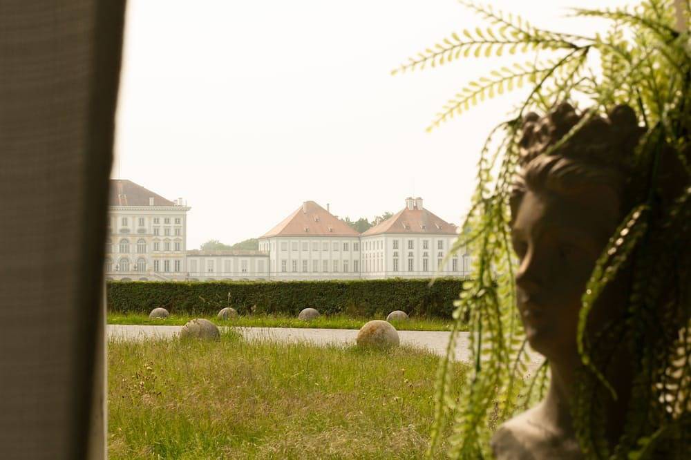 Vis-à-Vis Schloss Nymphenburg | Rondellapartments in Nymphenburg, München
