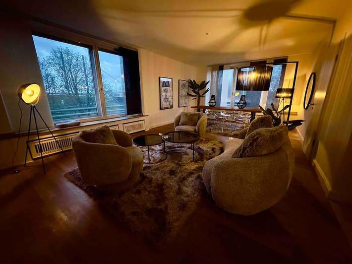 Vakantiewoning voor 12 personen, with Balkon and Tuin as well as Uitzicht op het meer in Düsseldorf