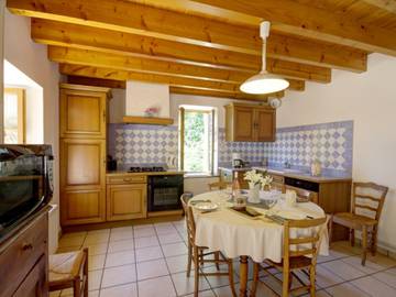 Gîte pour 4 Personnes dans Les Salles, Massif central, Photo 2