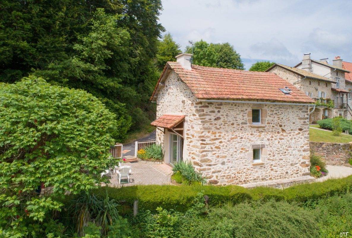 Gîte Le Fournil de Sagnabous, charme et authenticité in Saint-Santin-Cantalès, Région d'Aurillac
