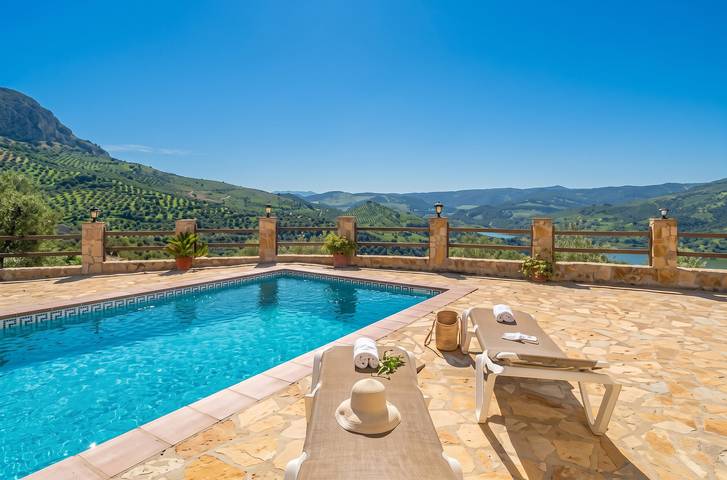 Chalet for 4 people, with terrace and lake view as well as pool - 1