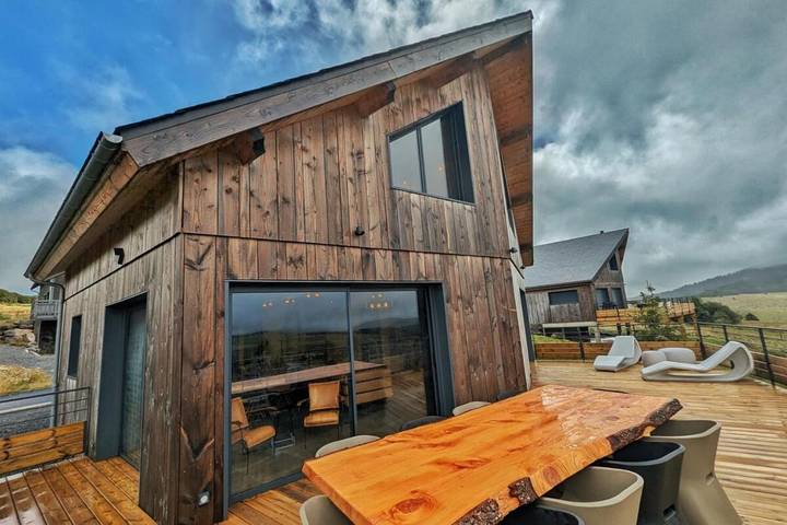 Location de vacances pour 8 personnes, avec vue et jardin dans Lac Pavin - 2