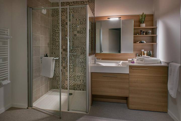 Location de vacances pour 2 personnes, avec vue et jardin ainsi que piscine et sauna à Trélissac - 4