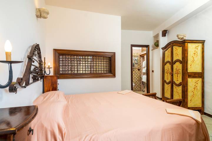 Apartamento inteiro, Apartamento de férias 'Garden Cottage I Dammusi - Ulivo' com vista para a montanha in Castelmola, Messina (província)