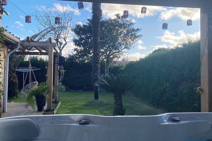 Holiday home for 10 people, with hot tub and terrace - 1