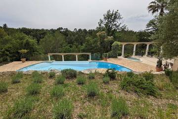 Gîte pour 2 personnes, avec jacuzzi et piscine ainsi que terrasse et jardin à Saint-Paul-en-Forêt