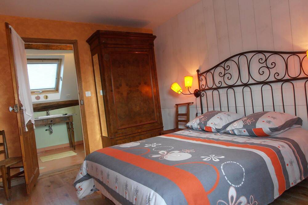 Grand gîte dans propriété arboré et proche centre ville in Decize, Nièvre