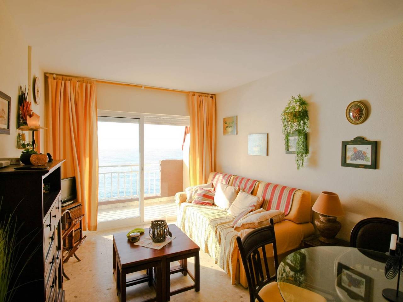Entire holiday apartment, Suitur Apartment Yate Beachfront Fuengirola in Fuengirola Centre, Fuengirola