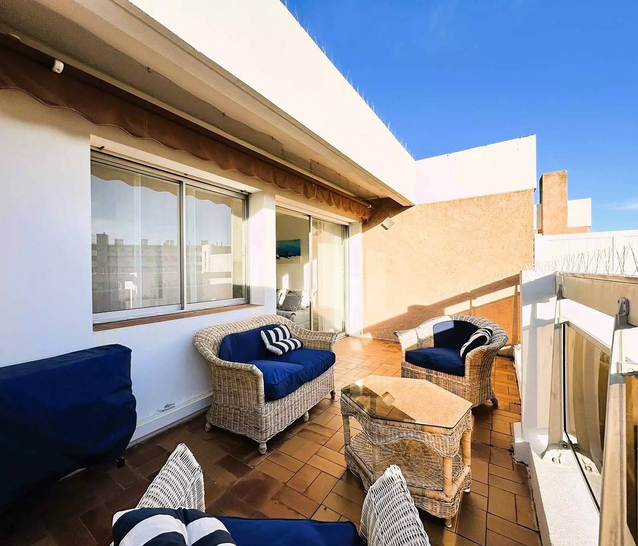 Studio entier, Studio climatisé pour 4 personnes à 50 m de la plage situé aux Salins d'Hyères in Hyeres, Parc national de Port-Cros