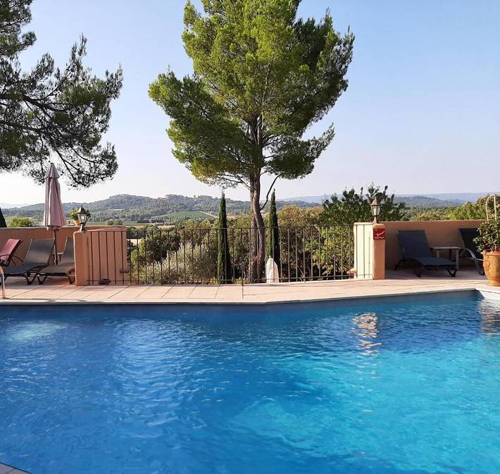Hôtel pour 2 personnes, avec jardin et jacuzzi ainsi que piscine et sauna