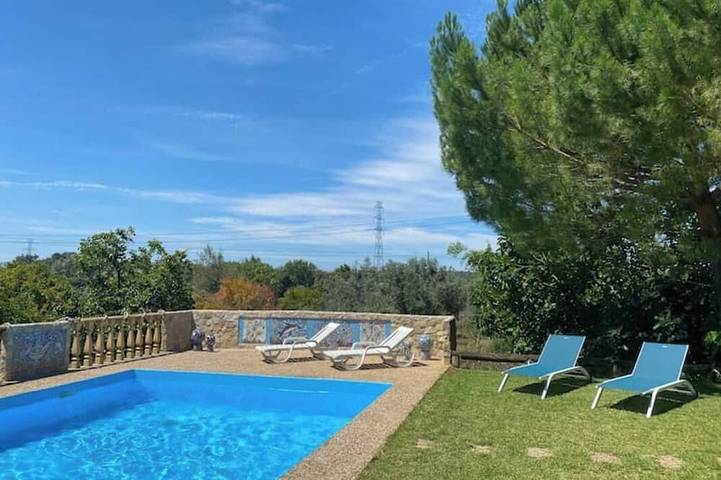 Casa rural para 6 personas, con piscina y jacuzzi además de jardín y balcón - 1