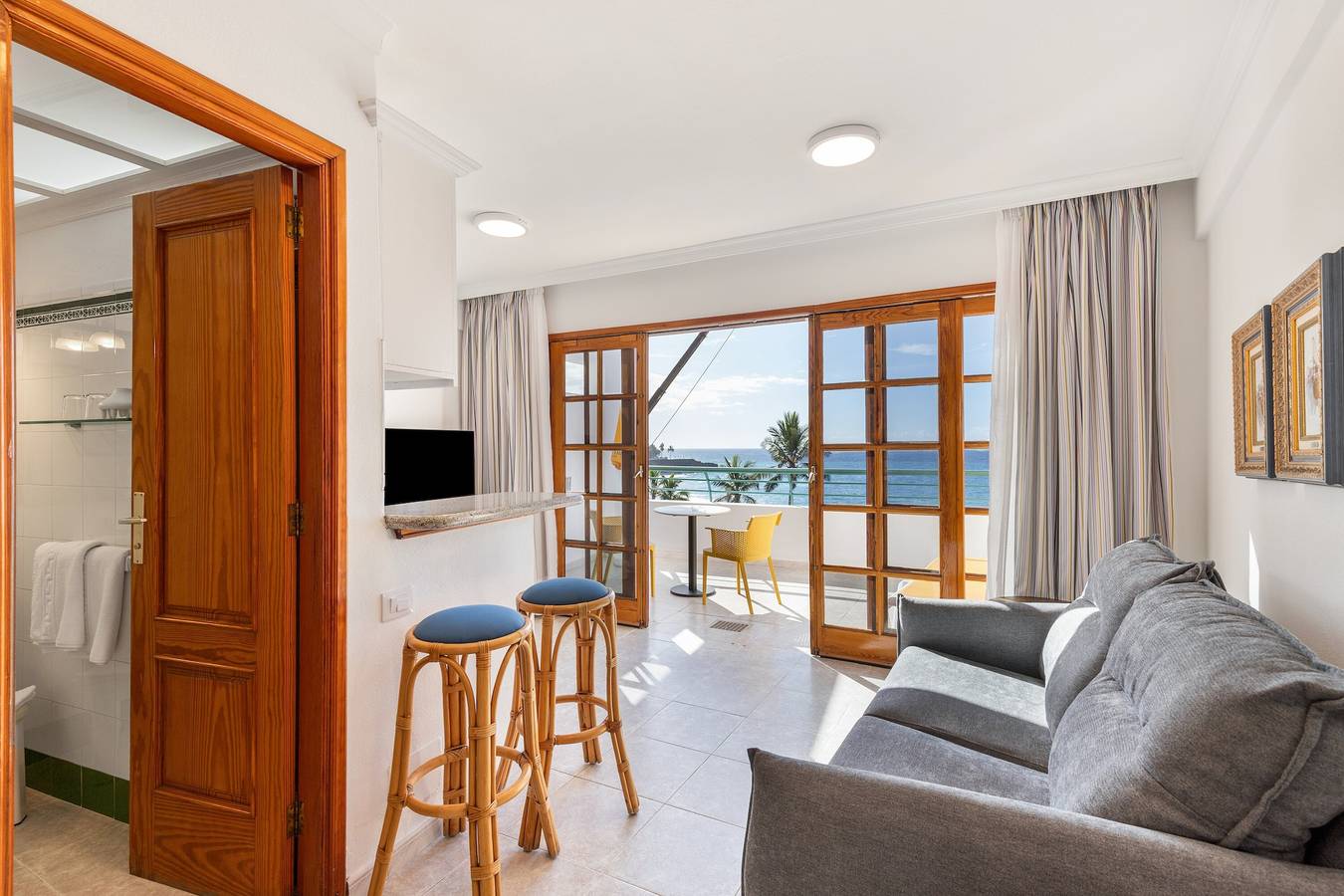 Ganze Wohnung, Apartment 'Playa Delphin 305' mit Meerblick, Balkon und Wlan in Puerto Naos, Los Llanos de Aridane