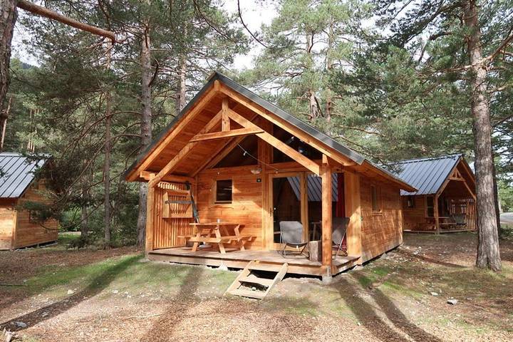 Bungalow para 6 personas, con terraza y piscina, Se admiten mascotas en Pirineo Catalan