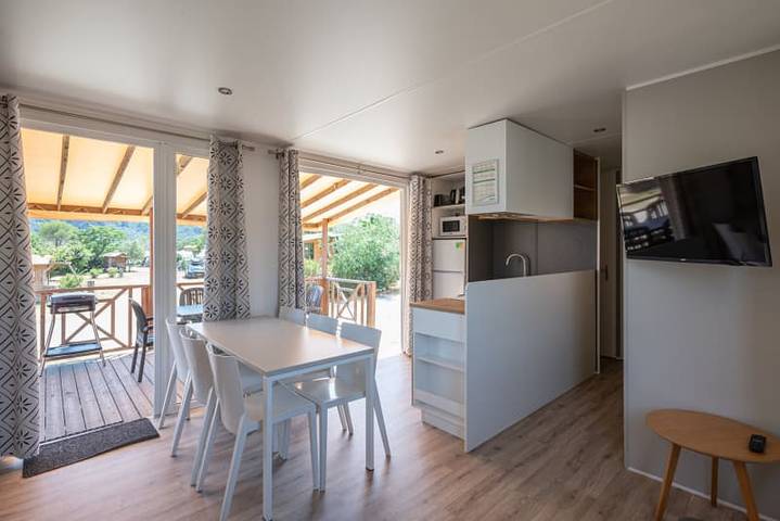 Caravane pour 6 personnes, avec balcon/terrasse ainsi que vue sur le lac et terrasse à Le Muy - 3