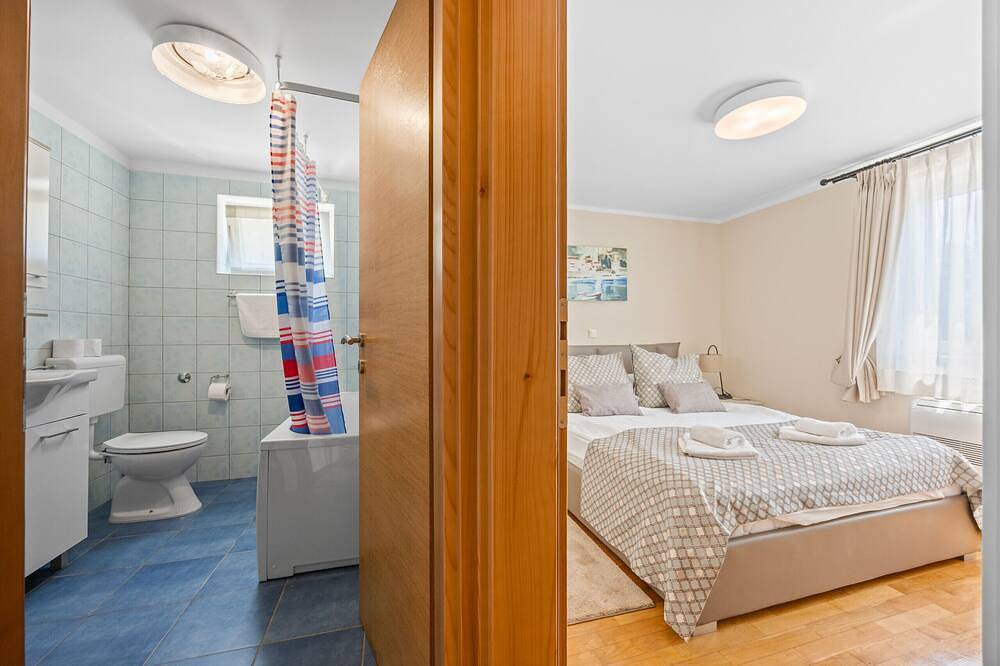 Villa Andrea for 17 people with private 40 m2 pool & pet friendly near Poreč in Musalez, Porec und Umgebung