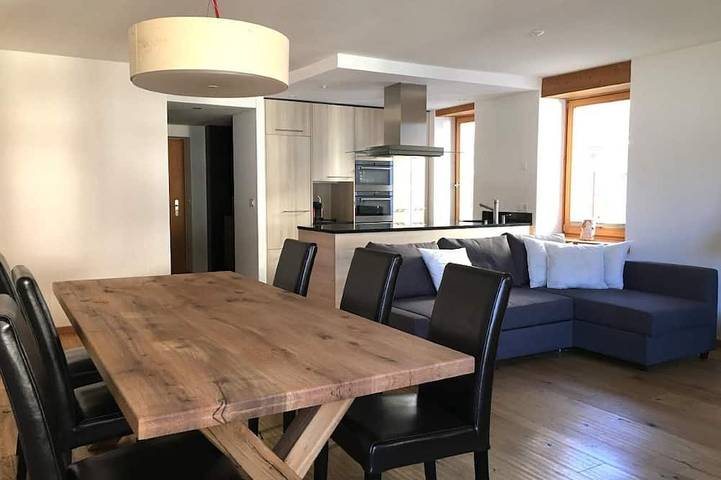 Ferienwohnung für 6 Personen, mit Pool und Garten sowie Balkon in Pontresina