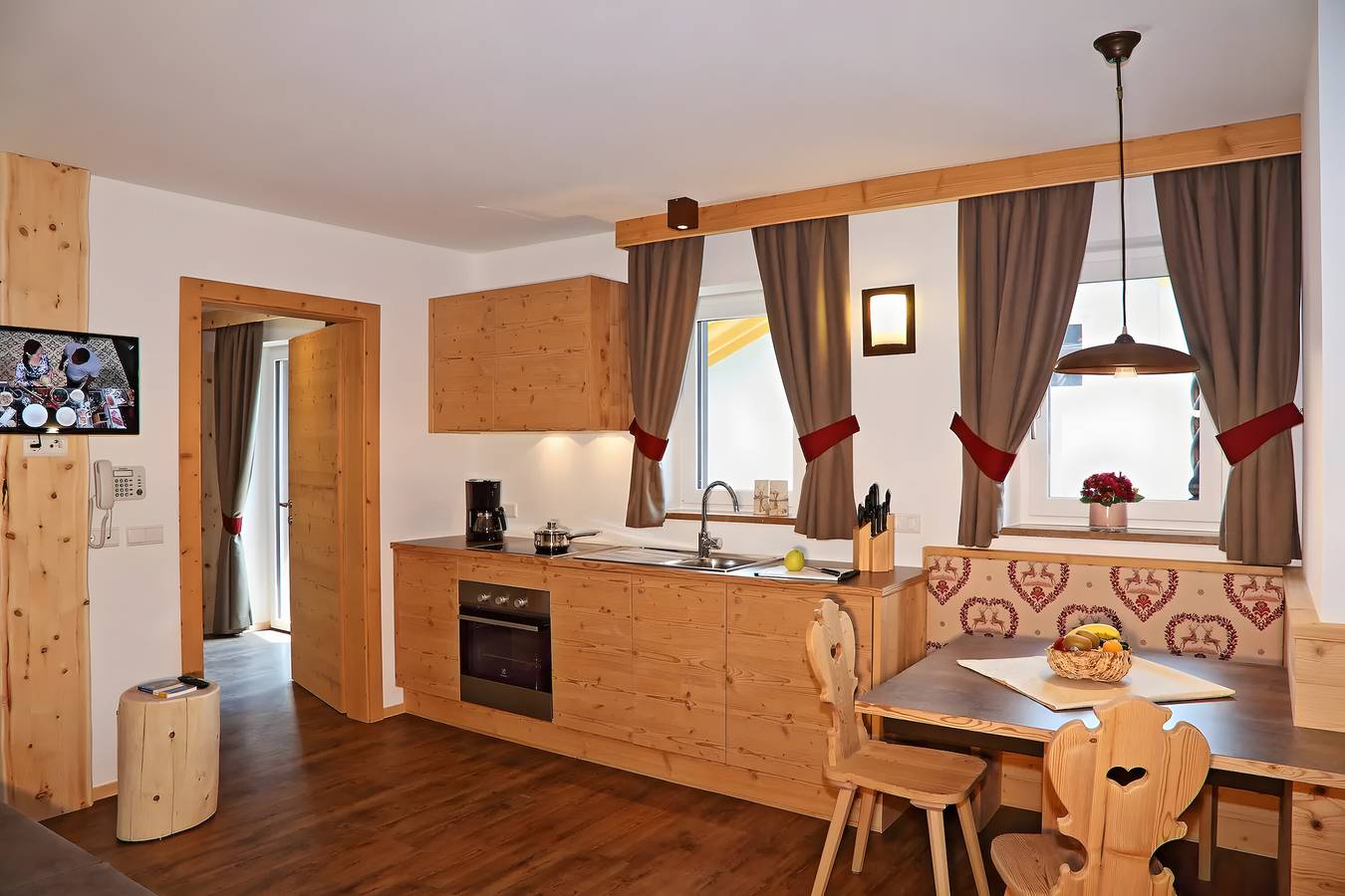 Ganze Wohnung, Apartment 'Olympia 4' mit Bergblick, Gemeinschaftsgarten und Wlan in Sarnthein, Sarntal