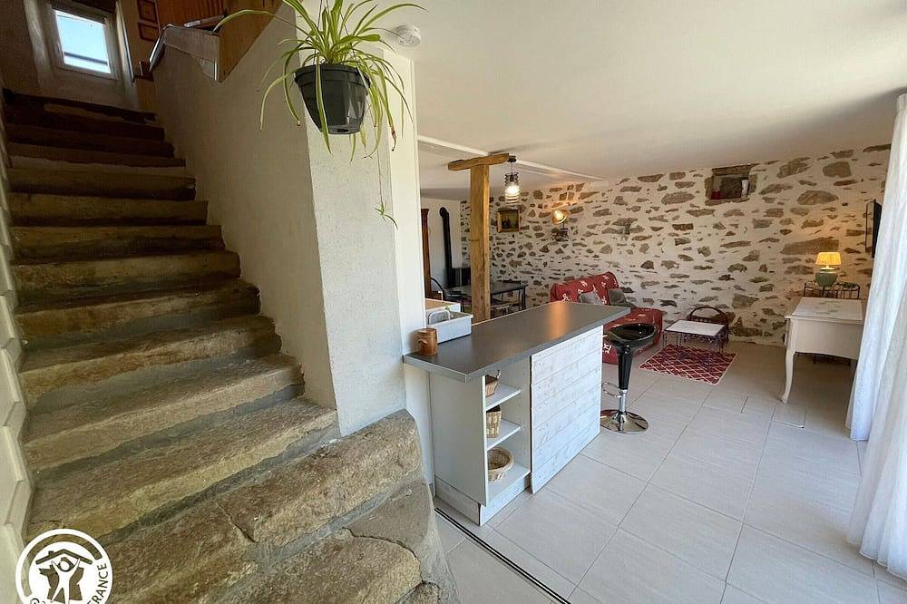 Charming Cottage in Beaufou with Private Terrace in Beaufou, Loire Valley