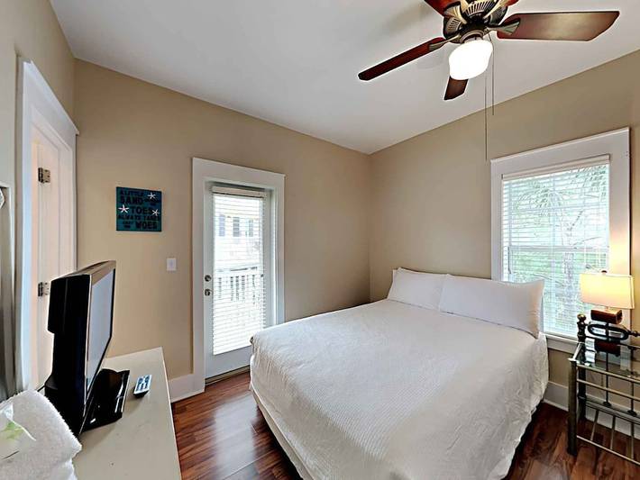 Vacation rental for 6 people, with pool and hot tub as well as balcony the Florida Panhandle