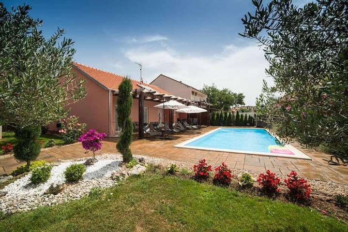 Villa pour 6 personnes, avec jardin et piscine à Biograd na Moru - 4