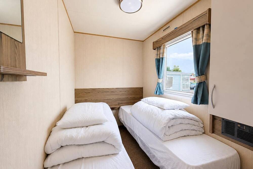 Superb 8 berth caravan, close to amenities at Caister Beach in Caister-on-Sea, Great Yarmouth