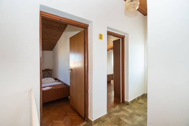 Gîte pour 5 personnes, avec Terrasse à Tribunj - 2