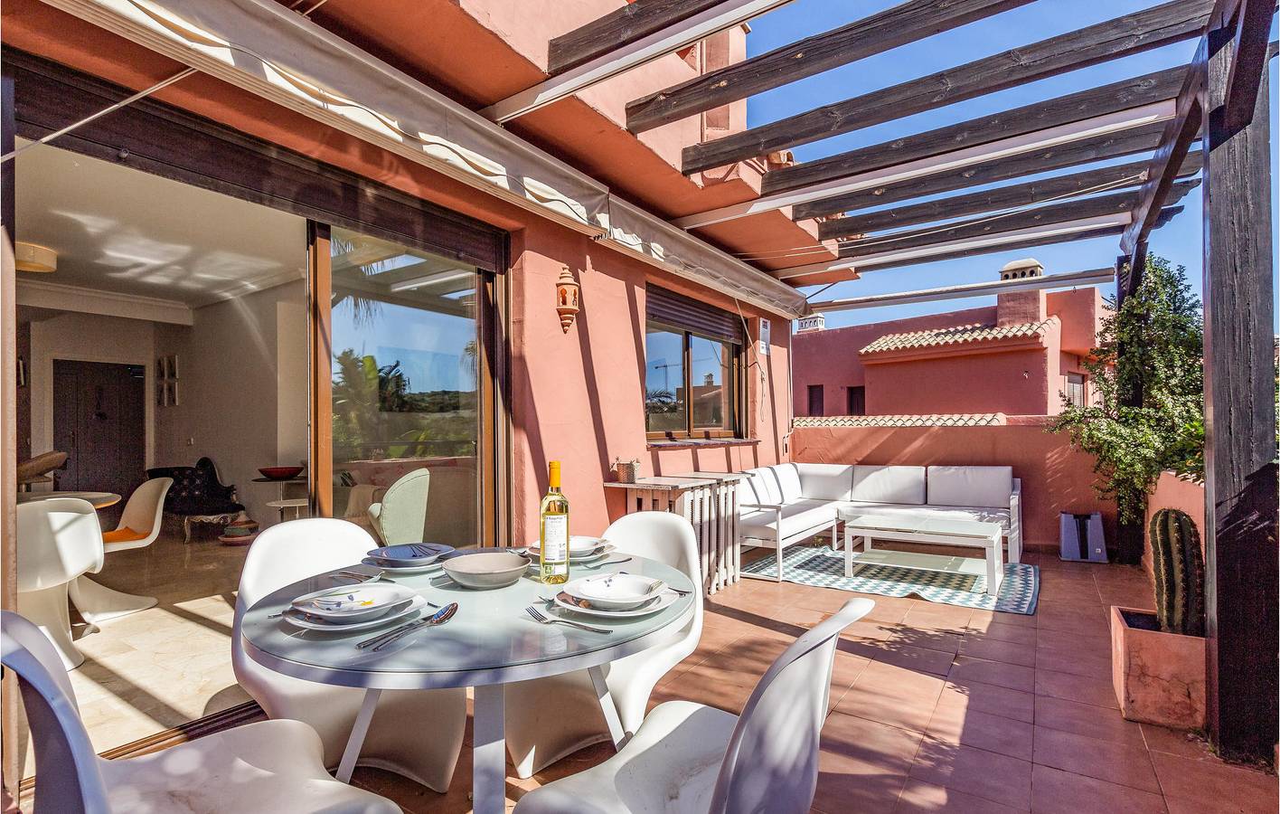 Ganze Ferienwohnung, Appartement mit Meerblick, AC, Parkplatz, Pool und Terrasse in Casares del Sol, Casares
