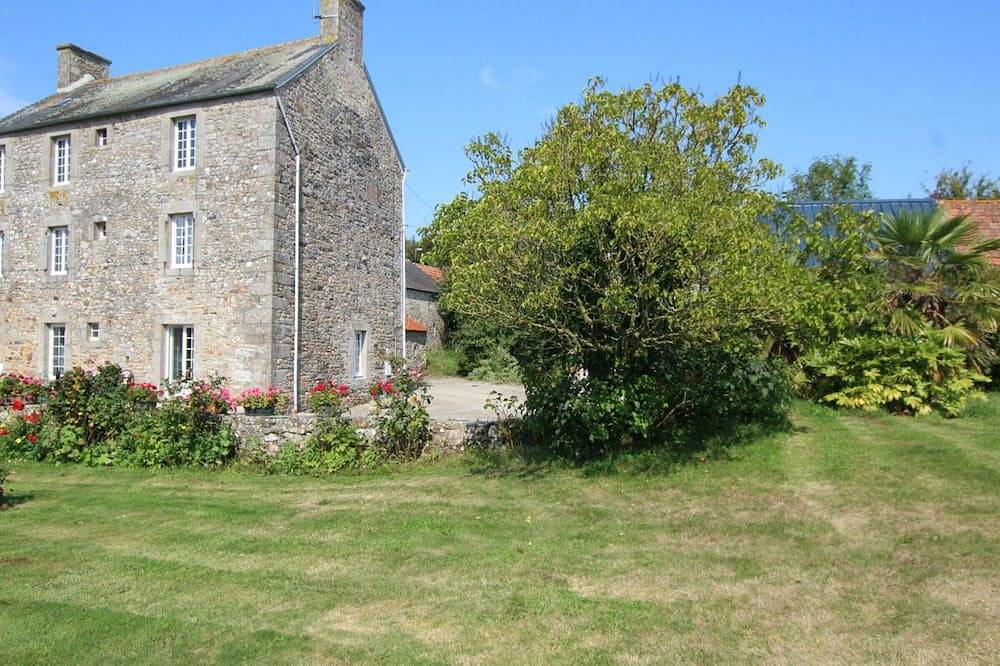 Charmante maison en pierre avec jardin, à Les Pieux, proche de la Hague in Les Pieux, Côte de la Déroute