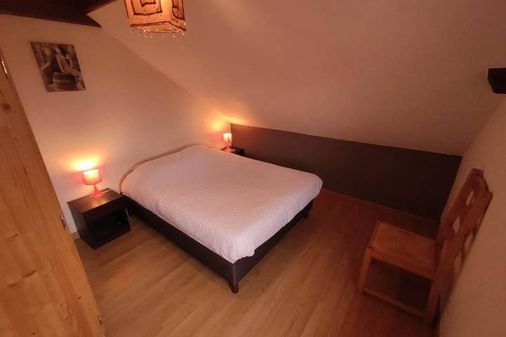 Gîte pour 8 personnes, avec Jacuzzi et Terrasse ainsi que Jardin et Sauna à Dommartin-lès-Remiremont - 2