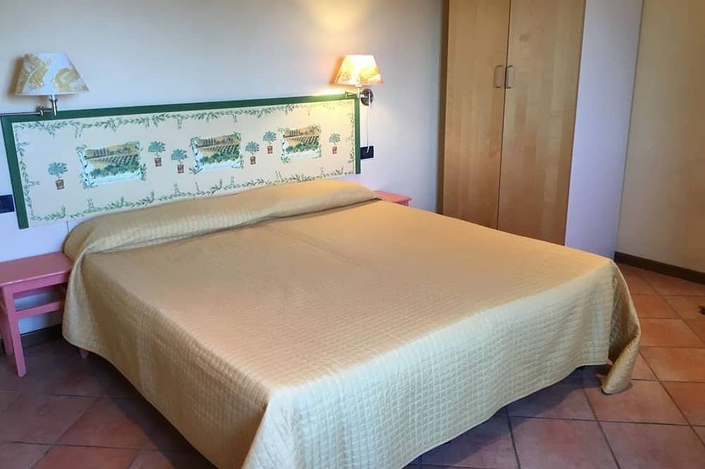 Piscina, bienestar y relajación en las colinas de Bolonia in Crespellano, Valsamoggia