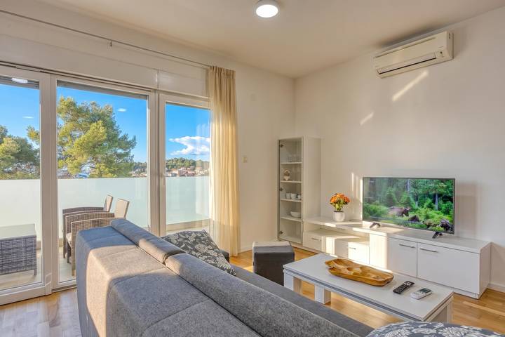 Ferienwohnung für 2 Personen, mit Balkon und Meerblick sowie Kinderpool in Mali Lošinj - 2