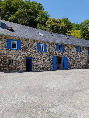Gîte pour 6 personnes, avec terrasse ainsi que jardin et vue à Borce