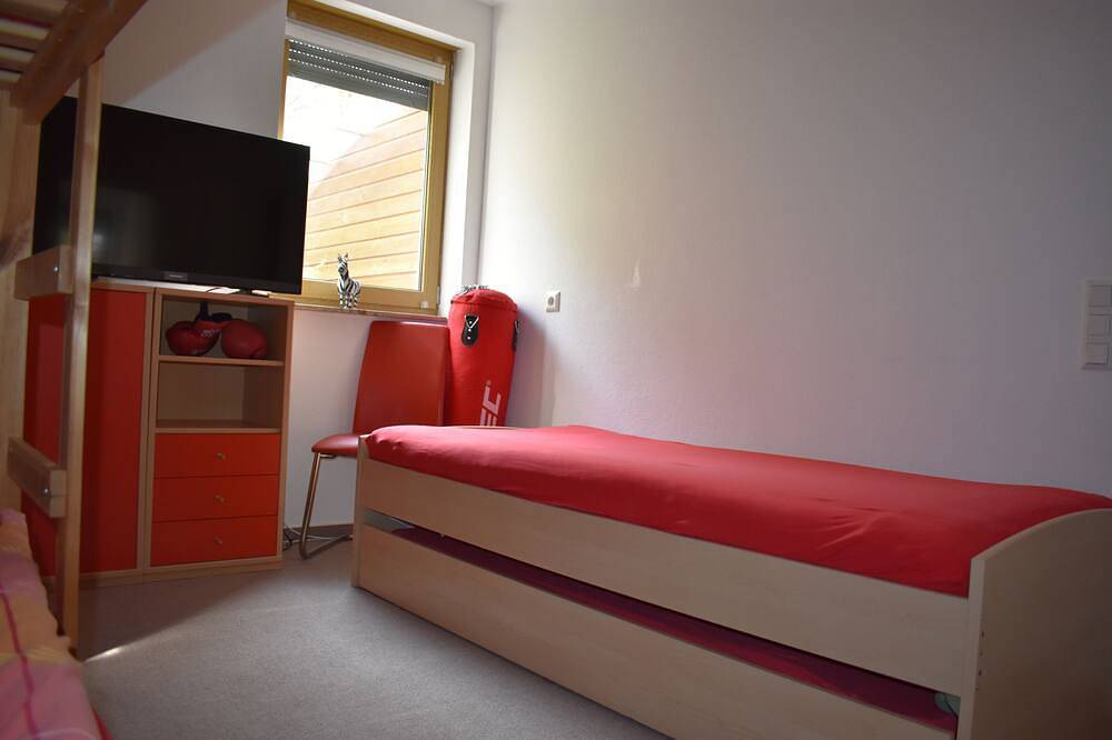 Ganze Wohnung, Ferienwohnung , sehr ruhig am Waldrand gelegen, mit separaten Eingang in Wohratal, Landkreis Marburg-Biedenkopf
