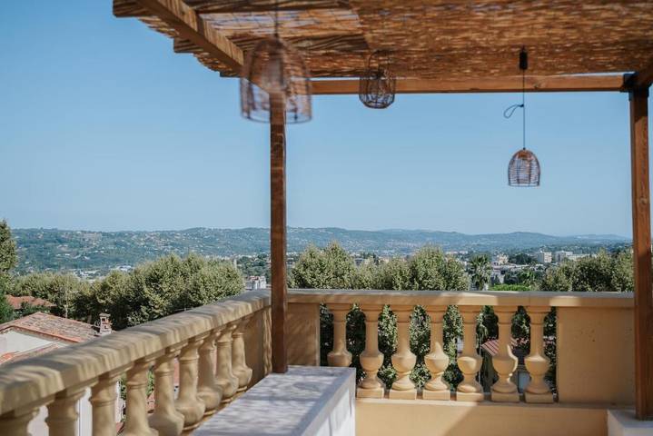 Gîte pour 2 personnes, avec terrasse dans Office De Tourisme De Grasse - 2