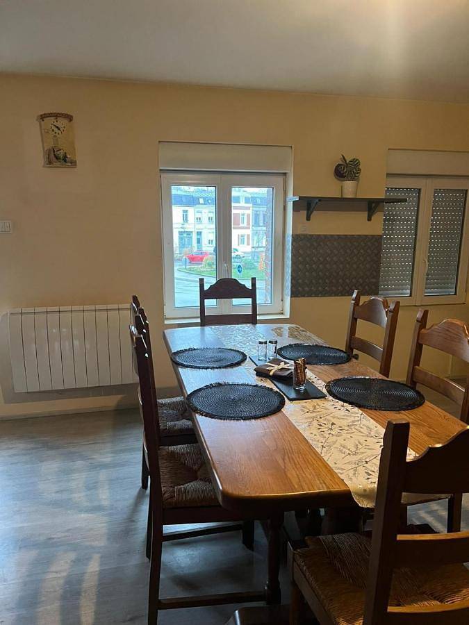 Appartement entier, Appartement calme, emplacement stratégique, proche de toutes commodités, de l'autoroute, valenciennes, lille, Belgique, wifi, Netflix, parking Gratuits, lave linge, sèche linge in Raismes, Région de Valenciennes