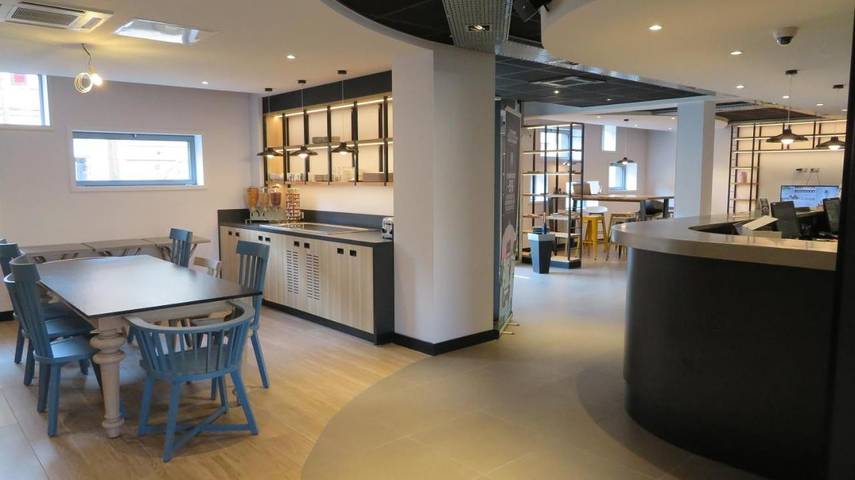 Hôtel pour 3 personnes, avec terrasse dans Gare De Chartres - 3