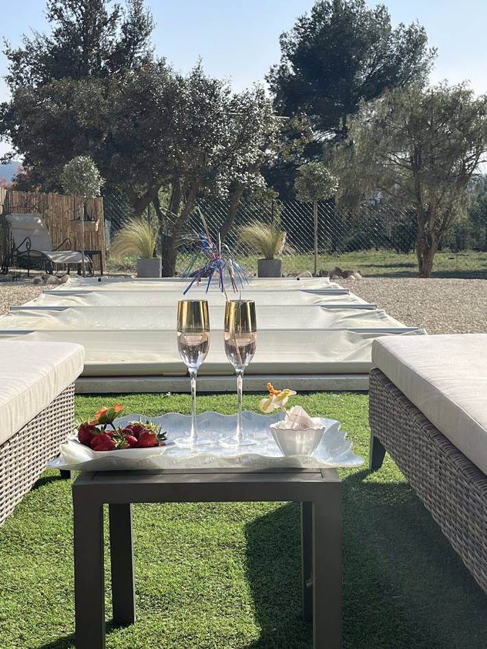 Gîte pour 2 personnes, avec terrasse ainsi que jardin et piscine dans le Vaucluse - 3