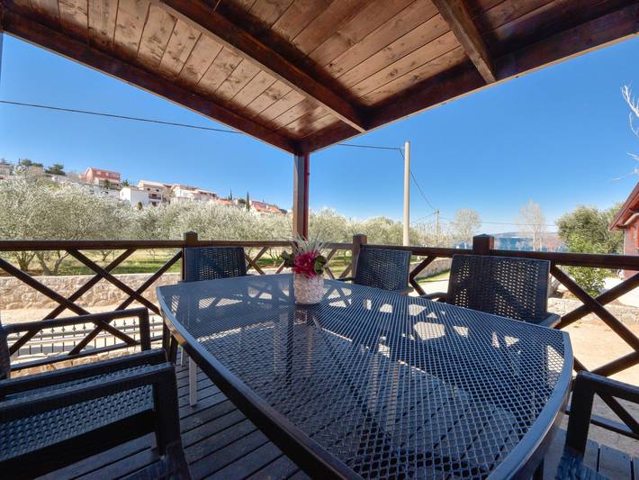 Ferienhaus für 6 Personen, mit Terrasse in Maslenica