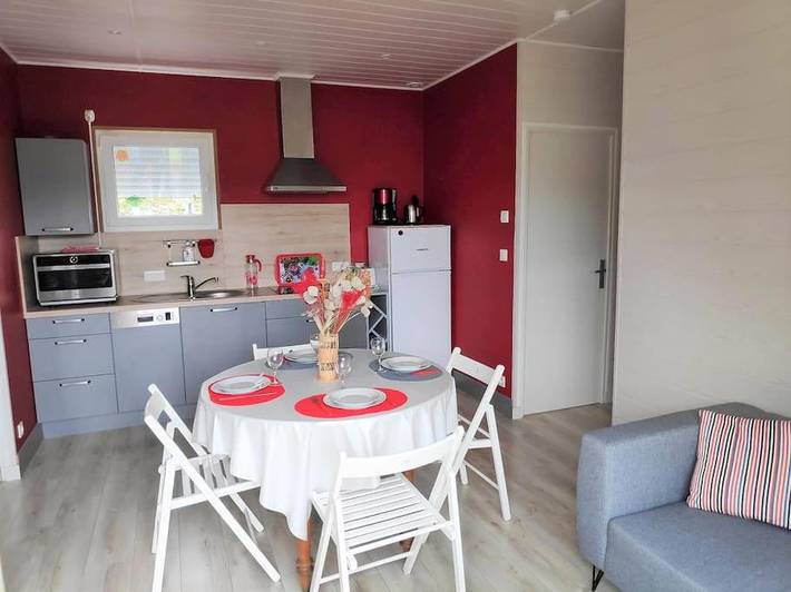 Location de vacances pour 3 personnes, avec jardin et terrasse à Vains - 2