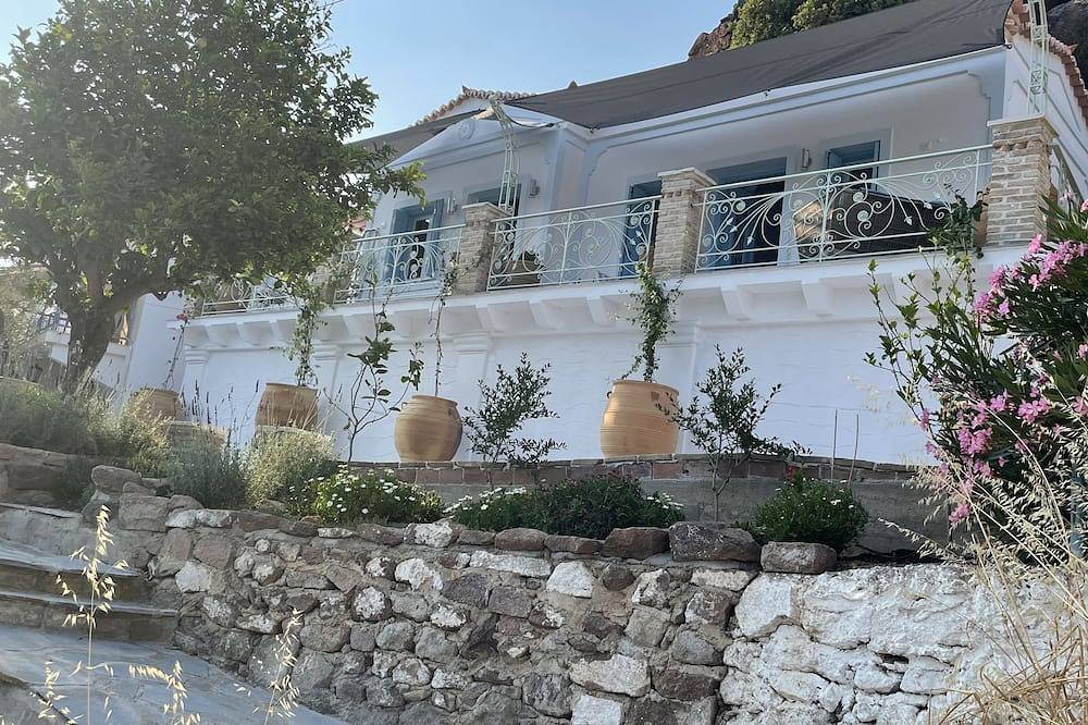 Karen’s Mikro Spiti, Poros. Presented by Lazydaze in Poros Stadt, Poros