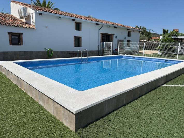 Casa rural para 22 personas, con jardín además de piscina y terraza en Corteconcepción